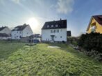 2 Familienhaus mit großem Grundstück nähe Bodensee - Außenansicht Haus und Garten