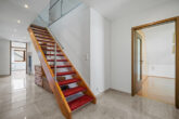 Großzügige 7 Zimmer-Wohnung in FN-Schnetzenhausen ideal zum Wohnen und Arbeiten - Treppe zum Studio