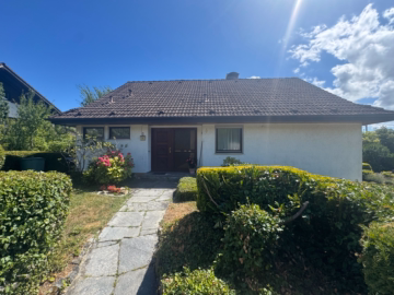 2 Familienhaus mit großem Gartengrundstück in sonniger und ruhiger Höhenlage, 88682 Salem-Oberstenweiler, Einfamilienhaus