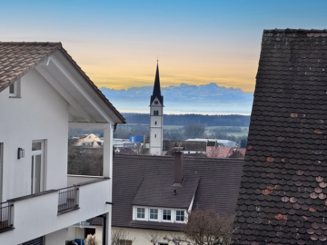 Großzügige 3,5 Zimmer-Wohnung mit Berg- und Seesicht sowie mit Gartenanteil, 88677 Markdorf, Etagenwohnung