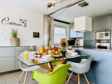 Exklusive Mietwohnung auf Zeit mit Berg- und Seesicht in Fischbach am Bodensee., 88048 Friedrichshafen / Fischbach Bodensee, Etagenwohnung