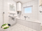 Badezimmer - Charmante 3,5 Zimmer Hochparterre-Wohnung mit Balkon