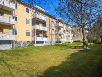 Charmante 3,5 Zimmer Hochparterre-Wohnung mit Balkon, 88045 Friedrichshafen, Erdgeschosswohnung