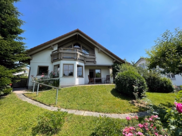 Inmitten einer Apfelplantage! Perfektes Familiendomizil mit großem Grundstück in Fischbach, 88048 Friedrichshafen, Einfamilienhaus
