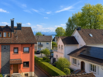 Ferienort Immenstaad ! Charmante 3,5 Zimmer-Wohnung in seenaher Lage, 88090 Immenstaad am Bodensee, Dachgeschosswohnung