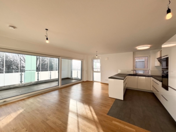 Große 4,5 Zimmer-Wohnung in bevorzugter Wohnlage in Friedrichshafen, 88045 Friedrichshafen, Etagenwohnung